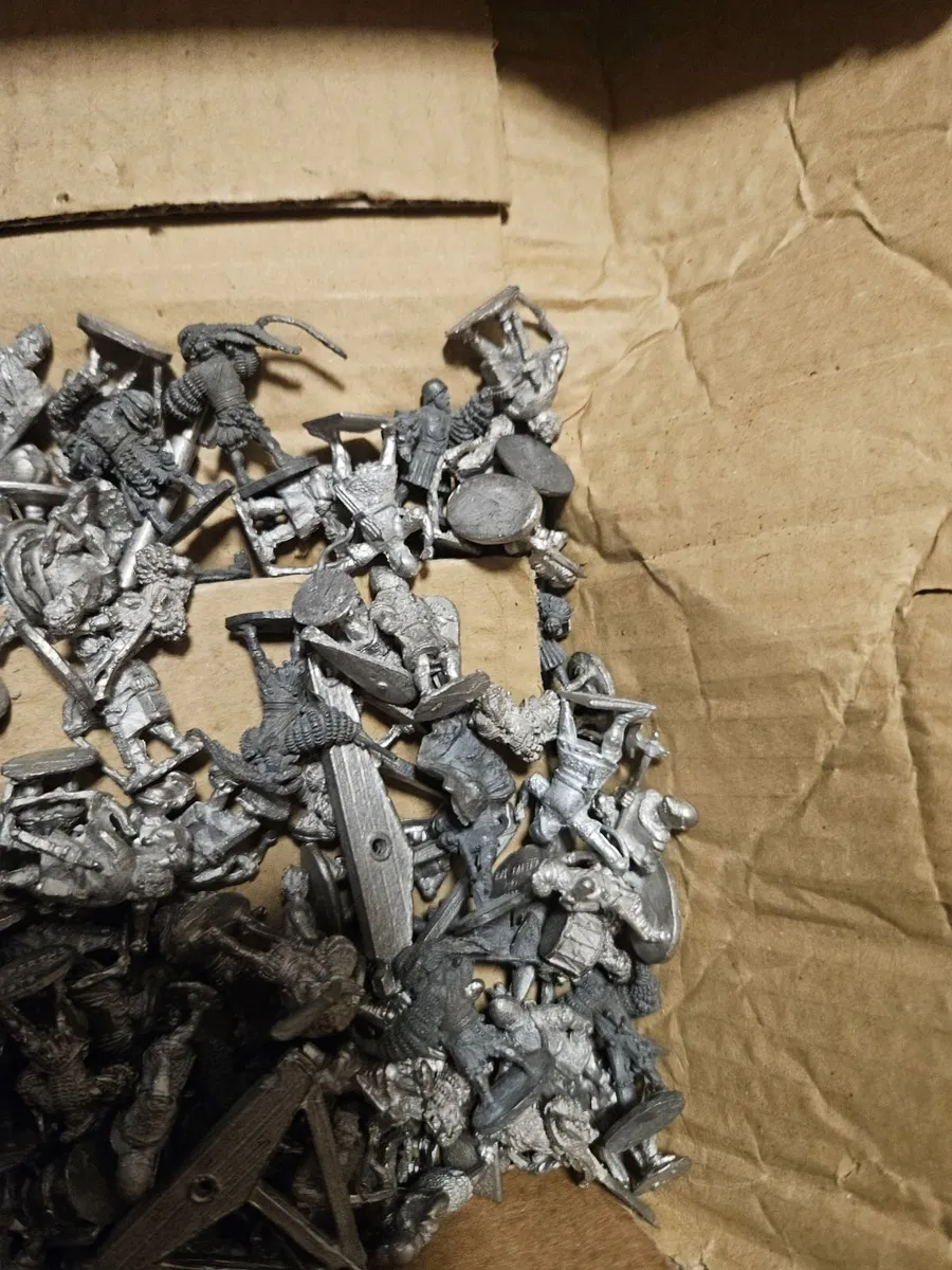 Diecast War Hammer Soldiers etc 100 pieces - Image 3