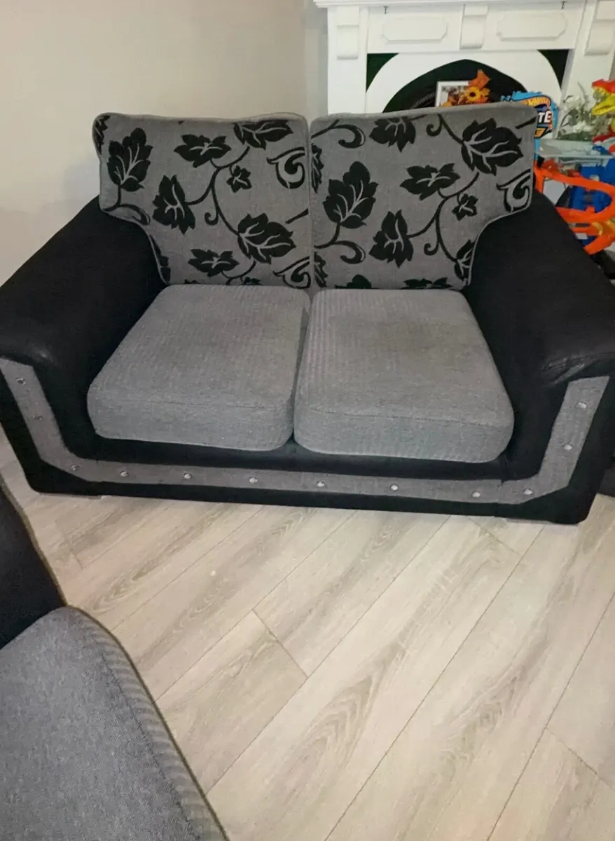 Couches - Image 2