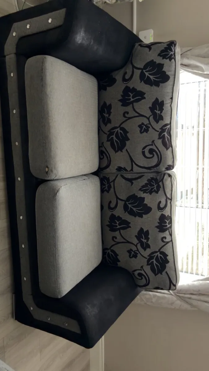Couches - Image 3