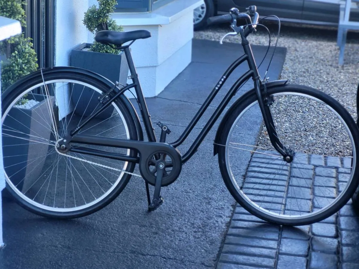 LADIES CITY BIKE VERY GOOD CONDITION - Image 1