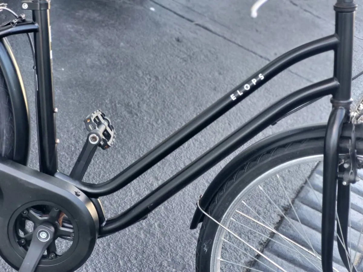 LADIES CITY BIKE VERY GOOD CONDITION - Image 4