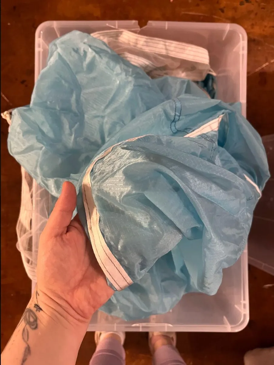 Large Sheer Draping & Blue/White Airscape Fabric L - Image 4