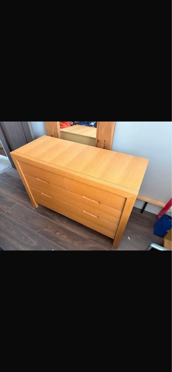 Chest of drawers
