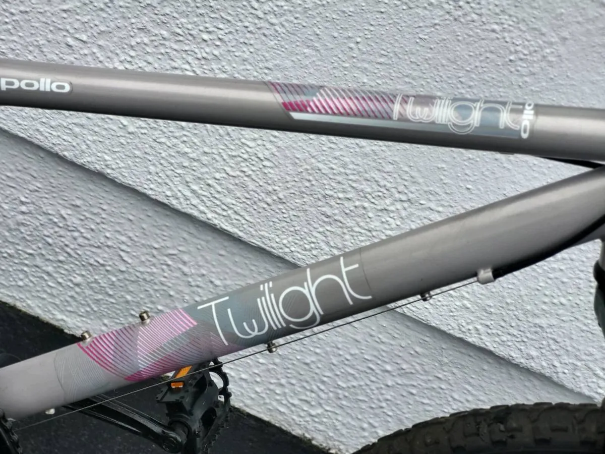 FEMALE BIKE GOOD AS NEW RARELY USED - Image 3