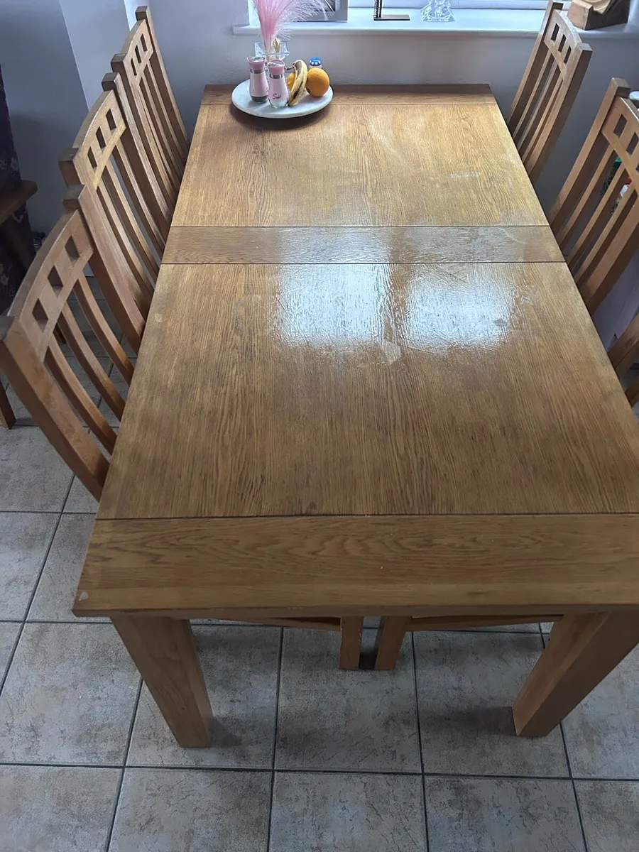 Oak table & six chairs - Image 2