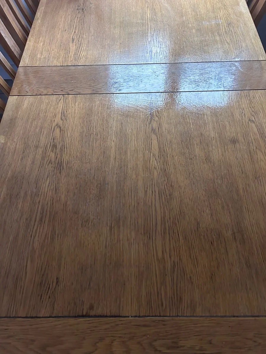 Oak table & six chairs - Image 3