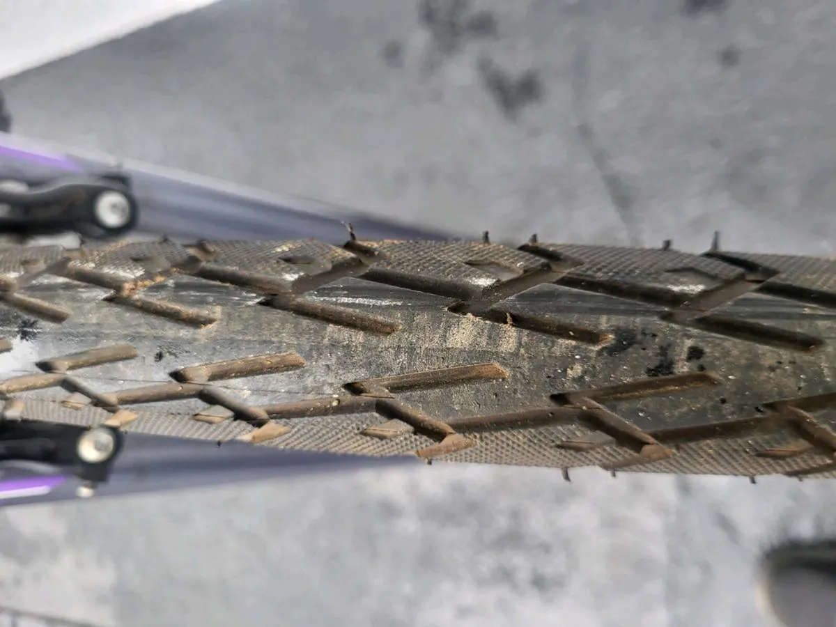 UNISEX BIKE RARELY USED READY TO CYCLE - Image 3