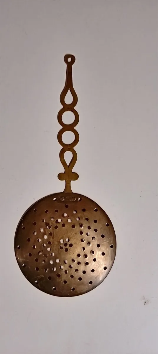Antique brass piece - Image 1
