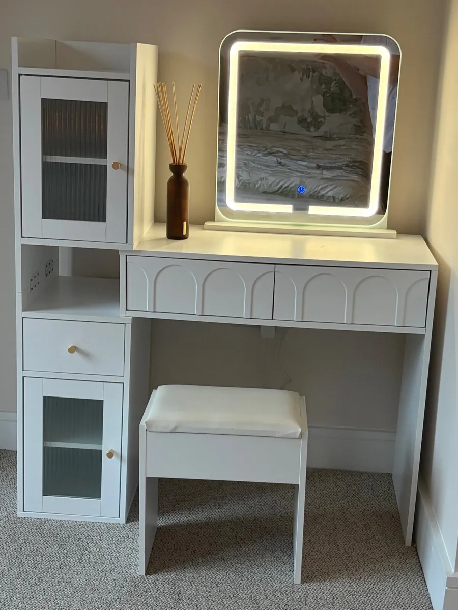 White Dressing Table / Vanity – Wayfair - Image 1