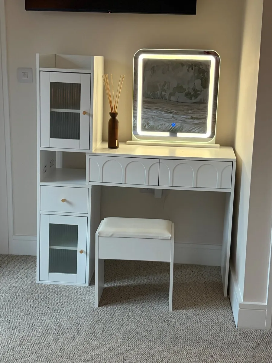 White Dressing Table / Vanity – Wayfair - Image 3
