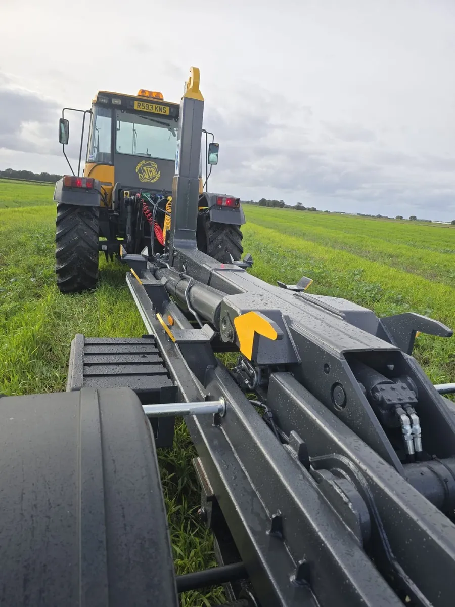 TWIN AXLE HOOKLIFT HOOKLOADE FARM TRAILER - Image 3