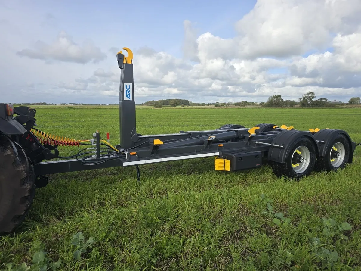 TWIN AXLE HOOKLIFT HOOKLOADE FARM TRAILER - Image 1