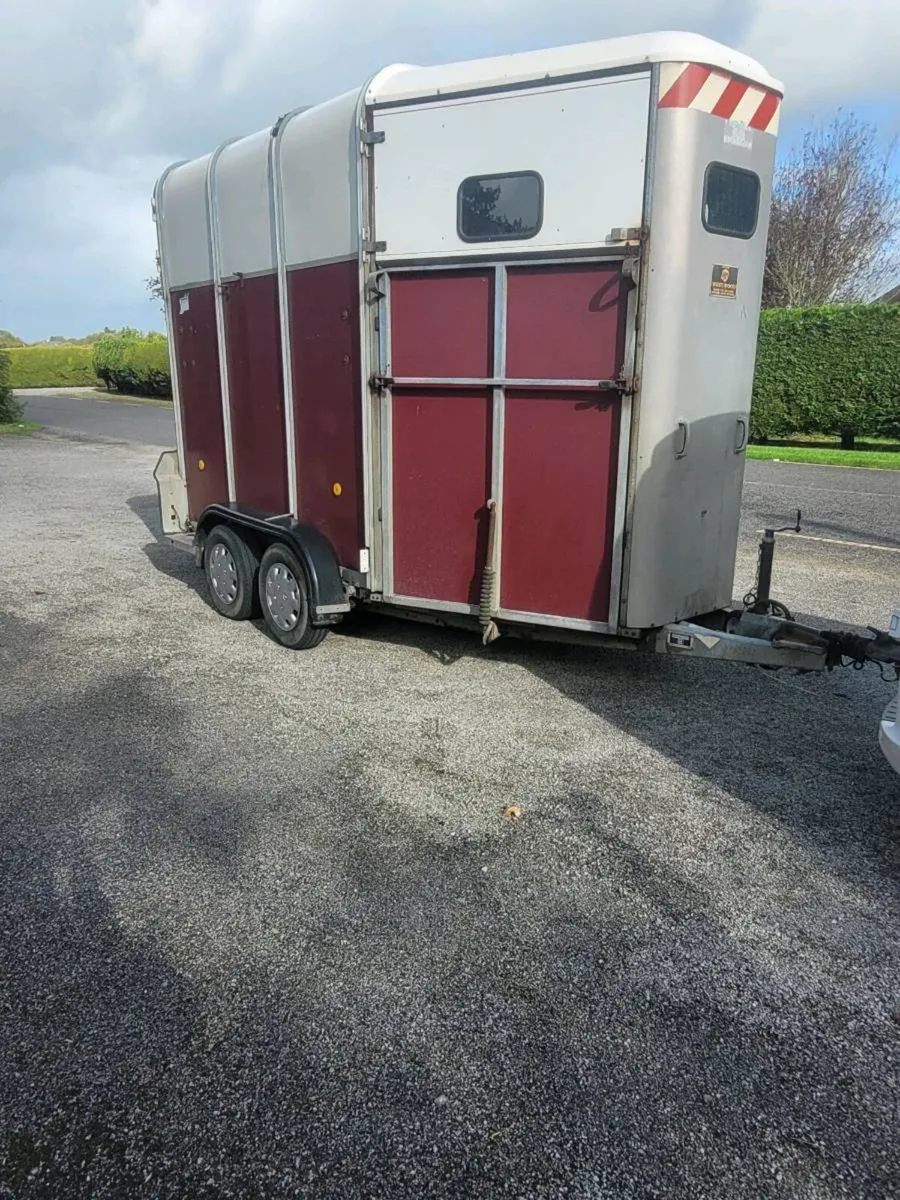 Ifor Williams 510 deluxe horse box - Image 1