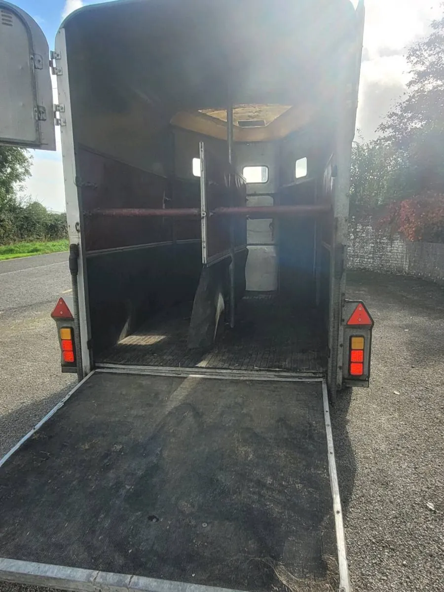 Ifor Williams 510 deluxe horse box - Image 3