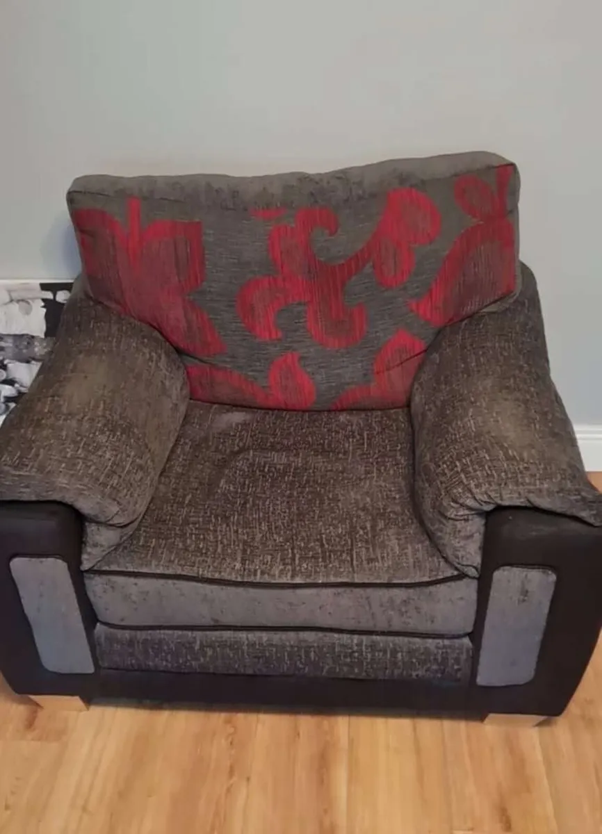L shape Sofa with Armchair - Image 2