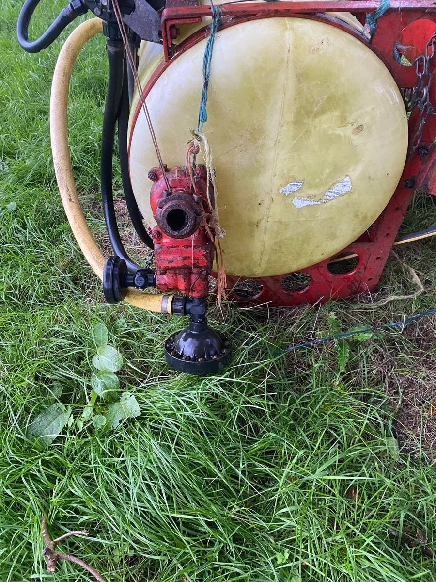 Sprayer bale handler and spike and roller - Image 3