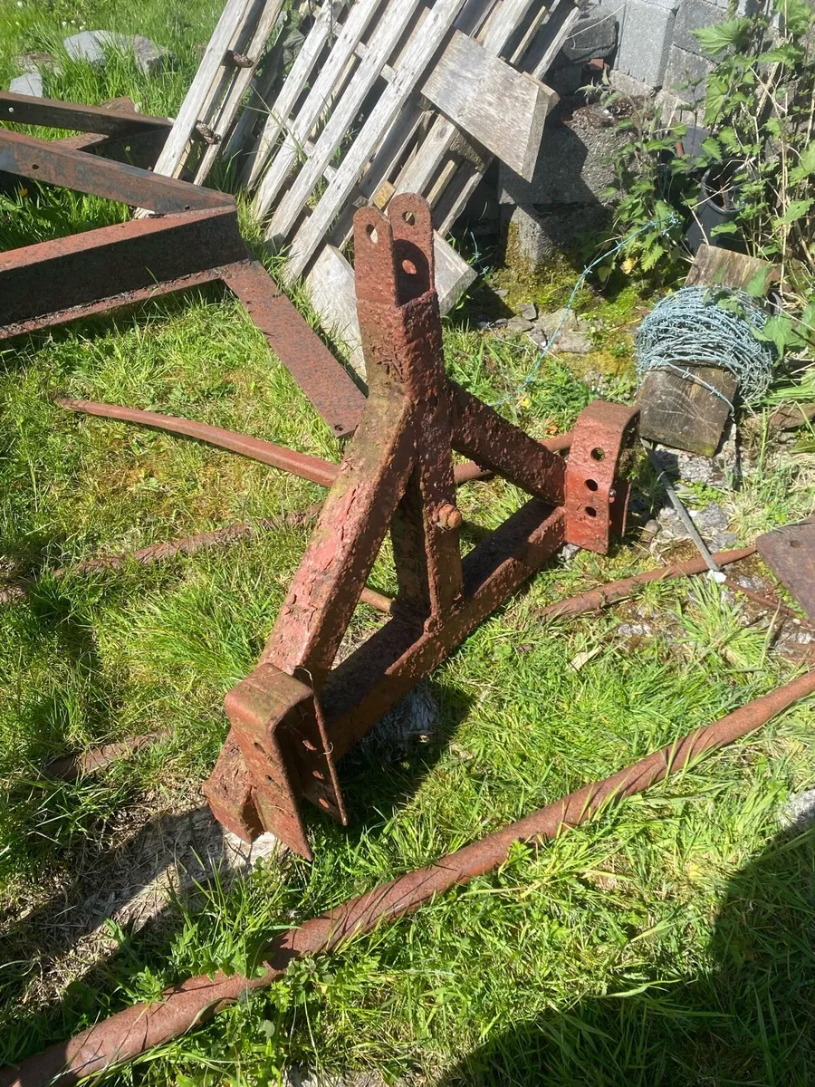 Sprayer bale handler and spike and roller - Image 4
