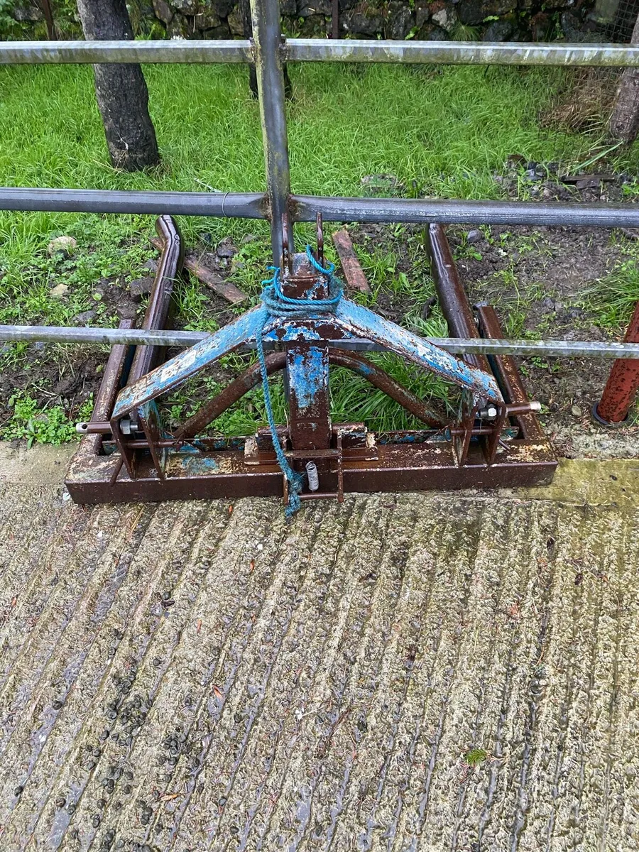 Sprayer bale handler and spike and roller - Image 1