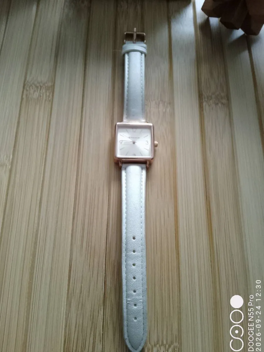 Women's Watch - Image 4