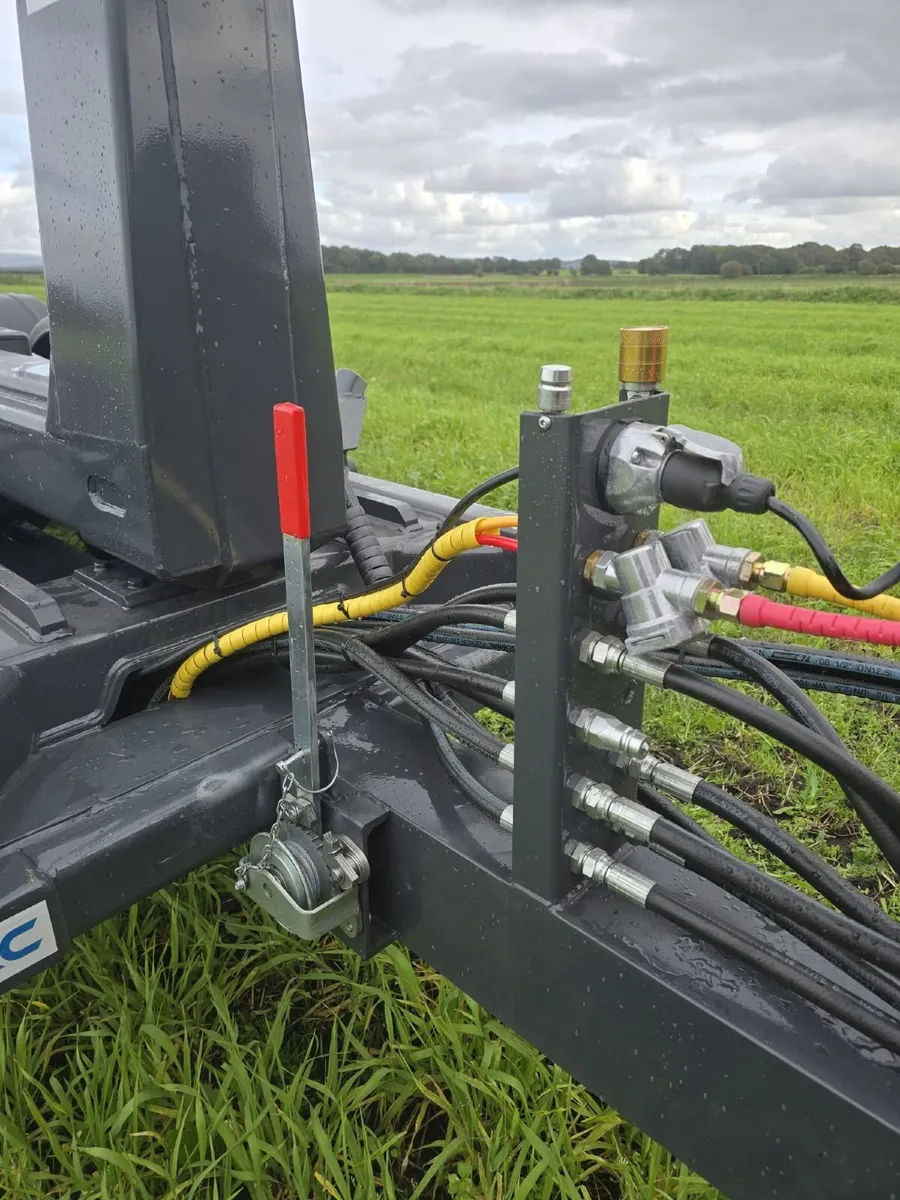 3 AXLE HOOKLIFT HOOKLOADER TRAILER FARM TRAILER - Image 3