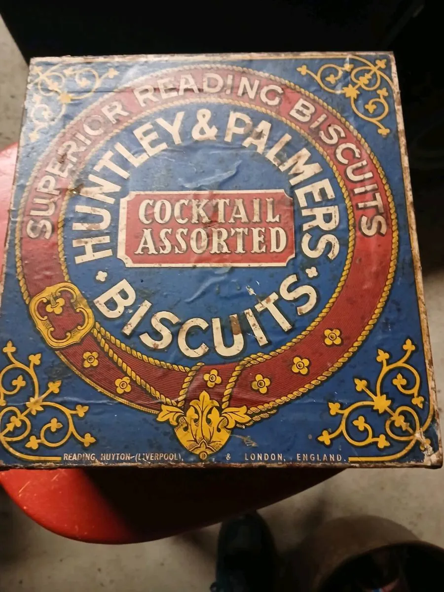 Biscuit tin - Image 1