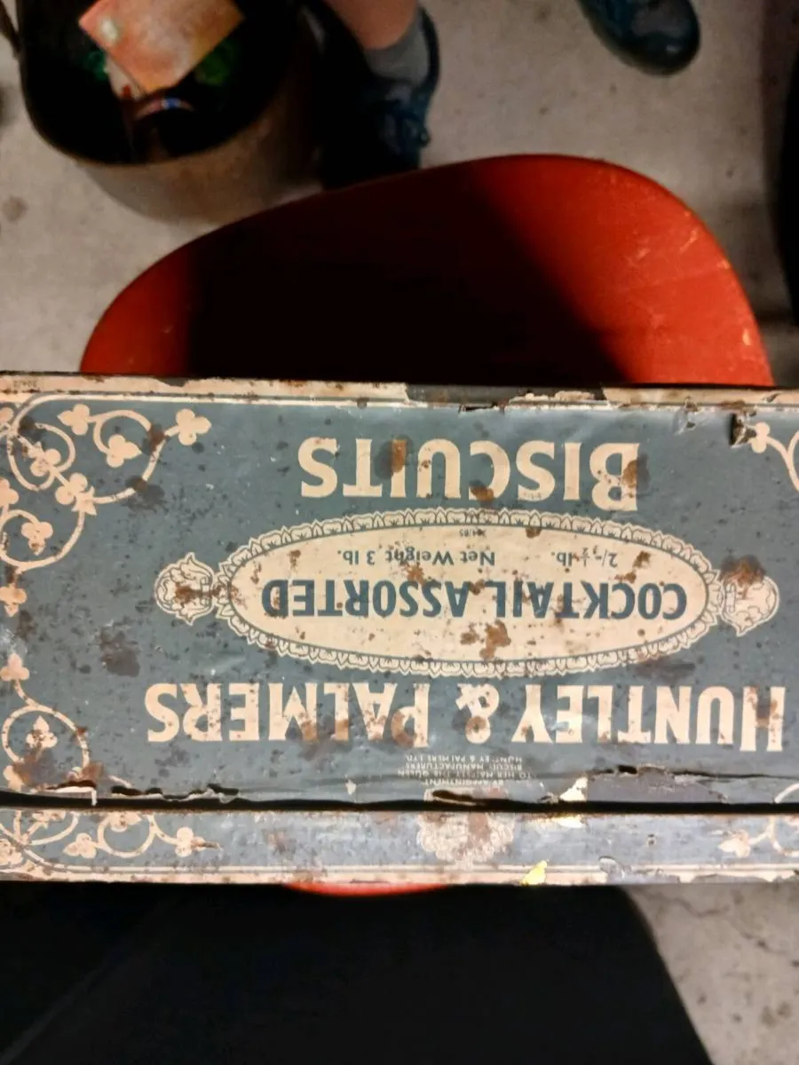 Biscuit tin - Image 2