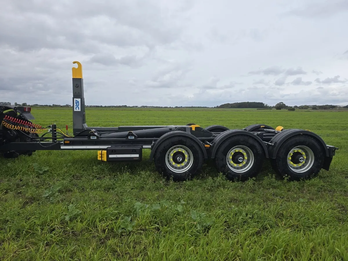 3 AXLE HOOKLIFT HOOKLOADER TRAILER FARM TRAILER - Image 2