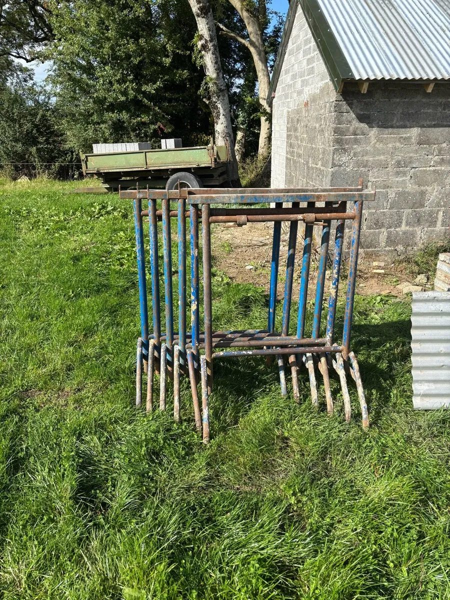 Trestles and planks - Image 1
