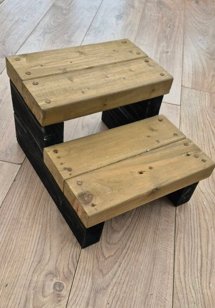Step stool - Image 1