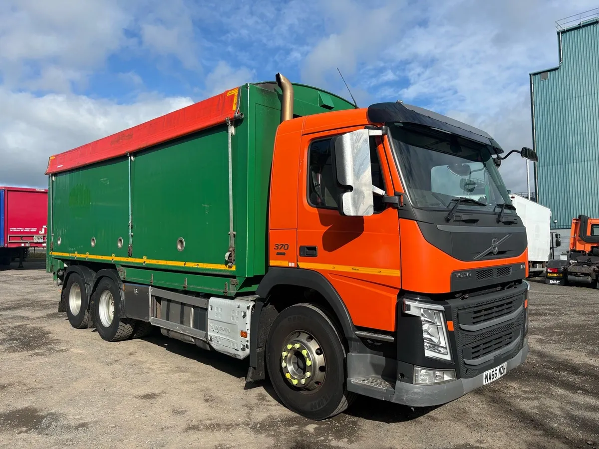 2016 Volvo FM 370 6x2 Bulk Blower - Image 1