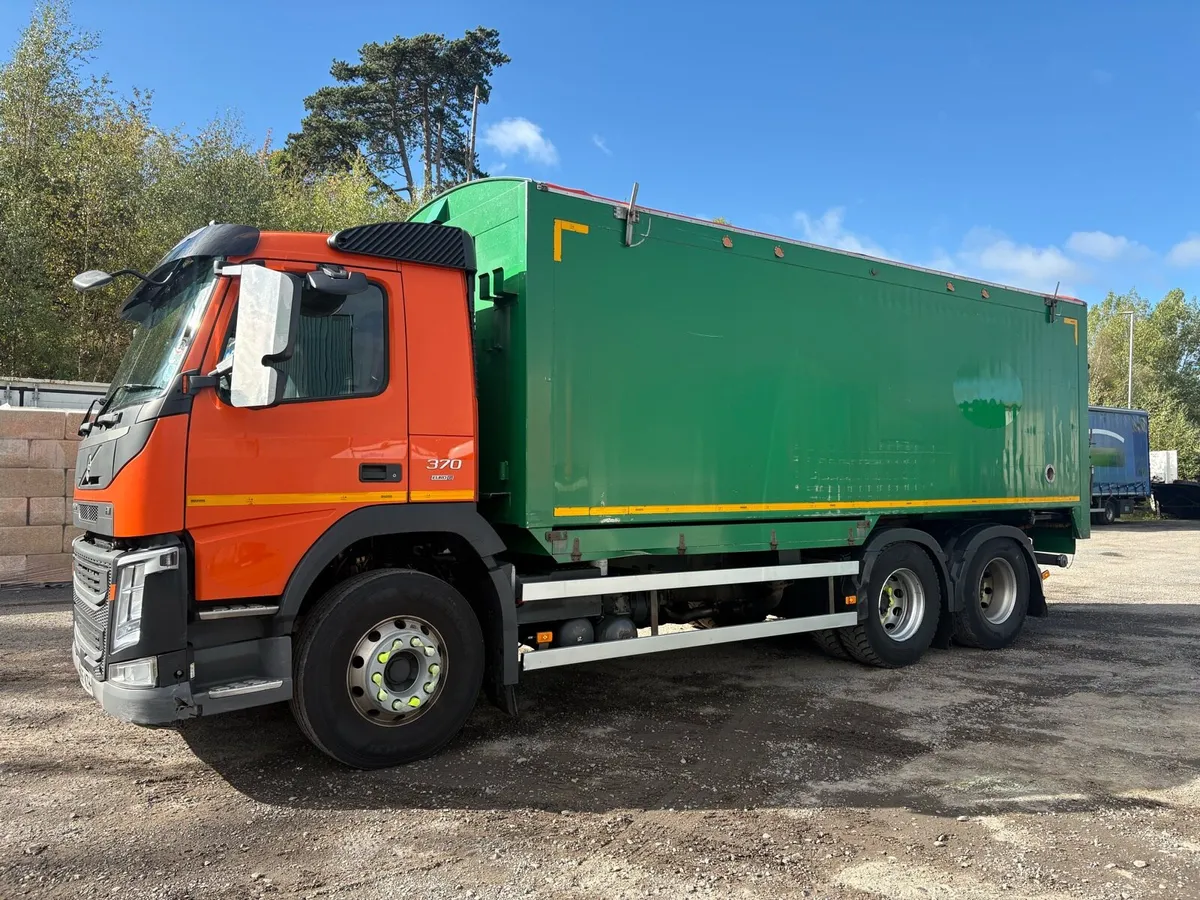 2016 Volvo FM 370 6x2 Bulk Blower - Image 2