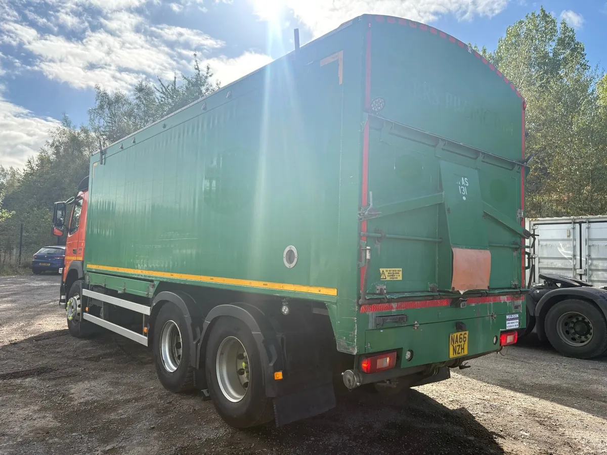 2016 Volvo FM 370 6x2 Bulk Blower - Image 3
