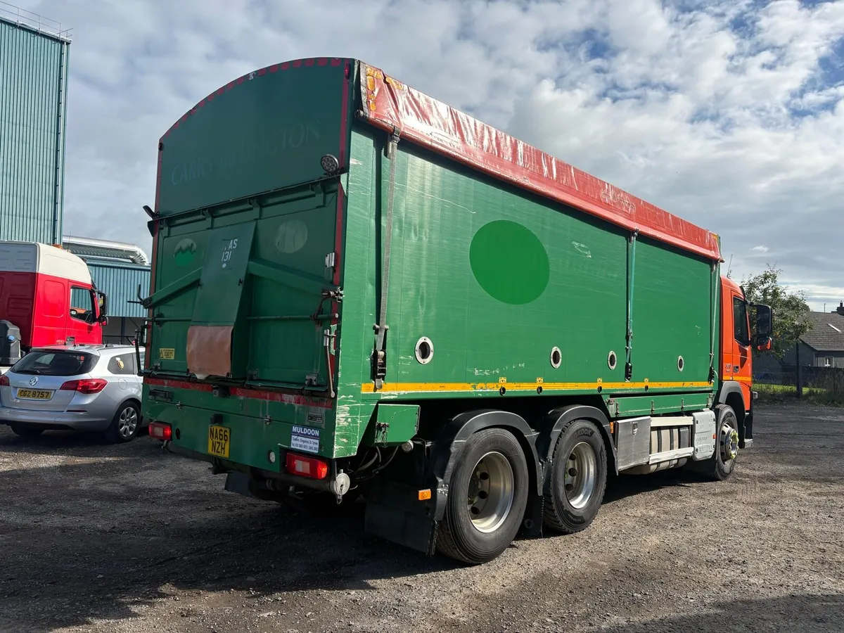2016 Volvo FM 370 6x2 Bulk Blower - Image 4