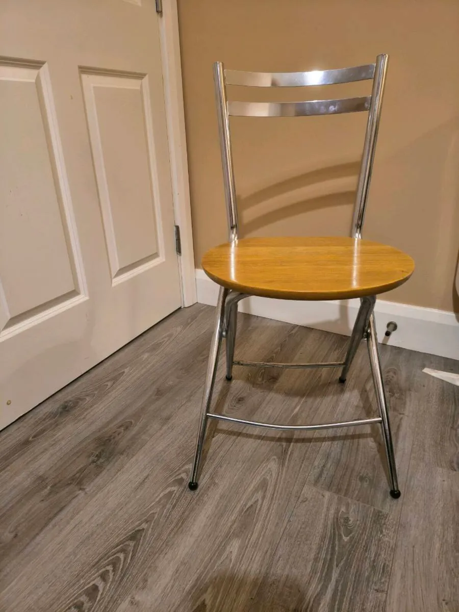 Foldable chair - Image 1