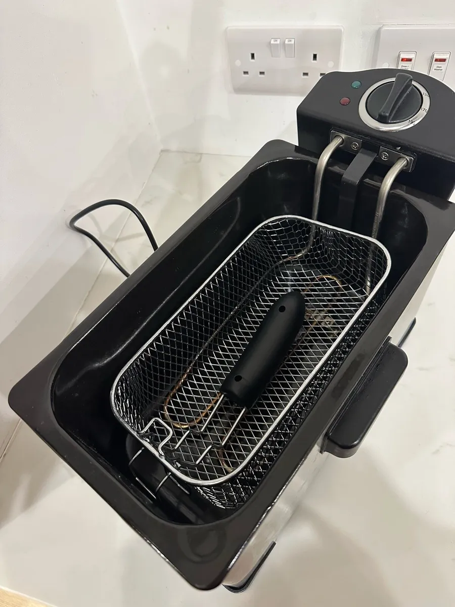 Russell Hobbs Deep Fat Fryer - Image 2