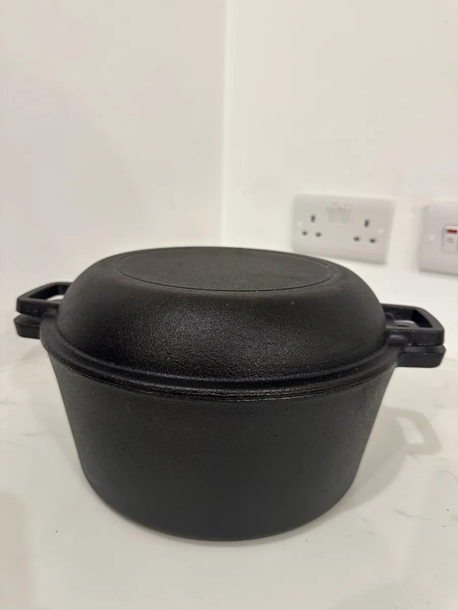 Cast Iron Casserole Pot with Lid - Image 1