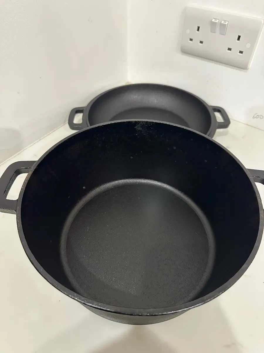 Cast Iron Casserole Pot with Lid - Image 2