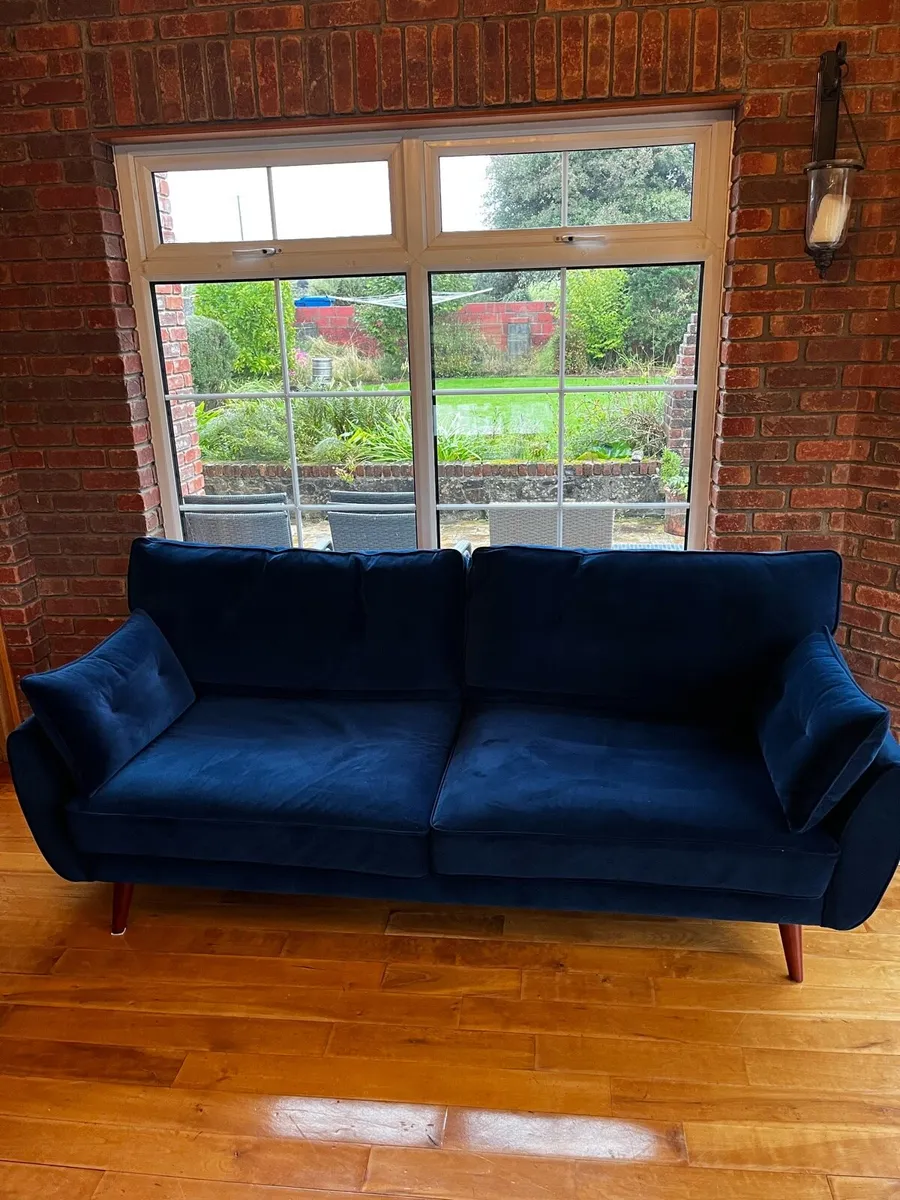 4 seater sofa- like new. - Image 3