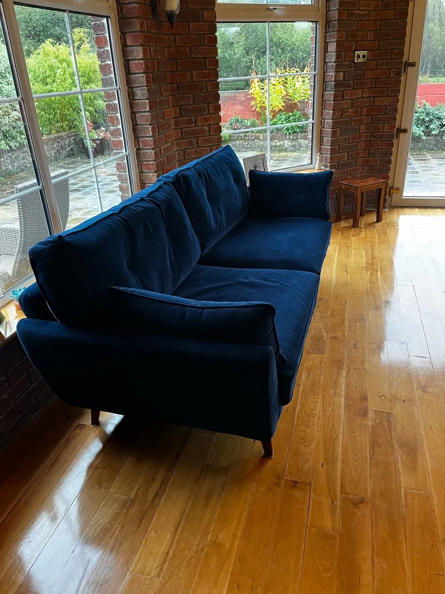 4 seater sofa- like new. - Image 2