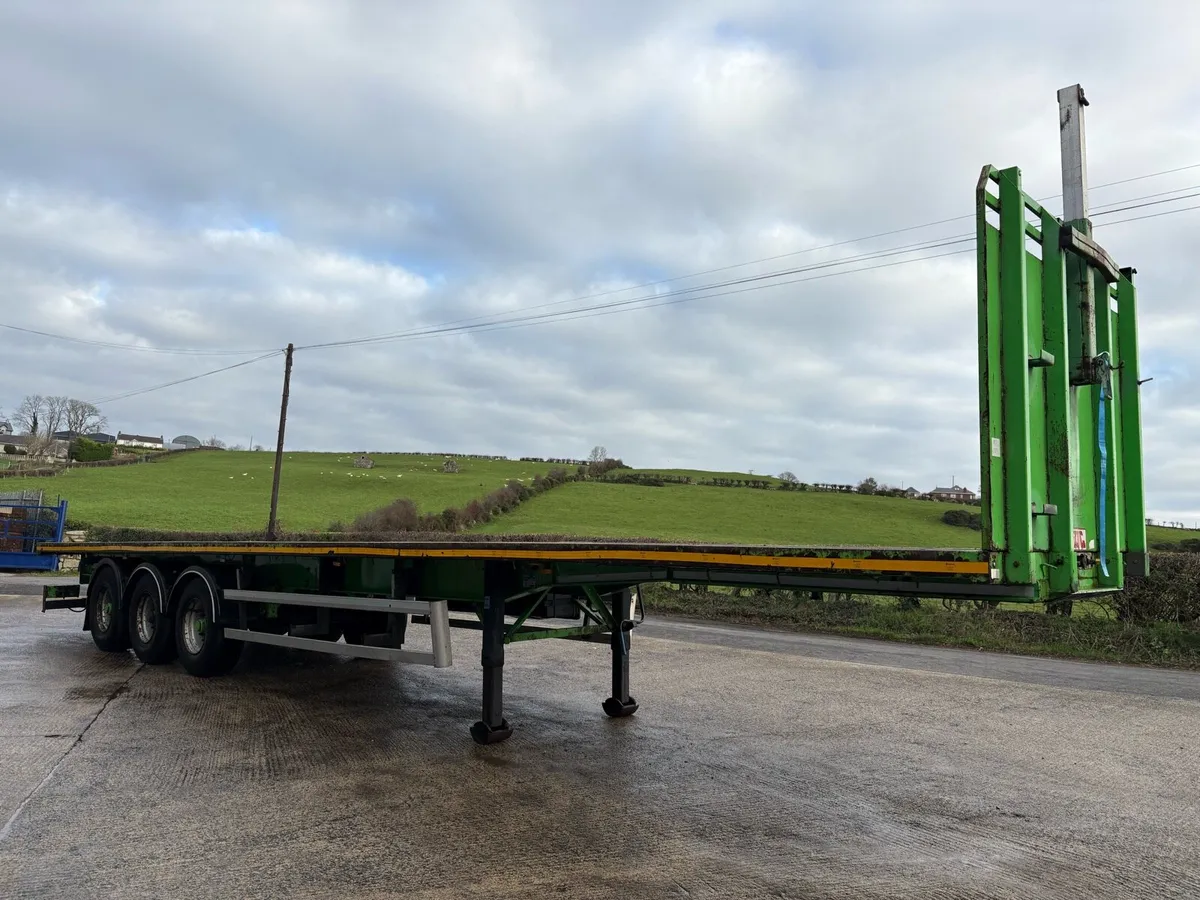 2016 SDC 13.6MT Triaxle Flatbed Moffett Trailer - Image 2