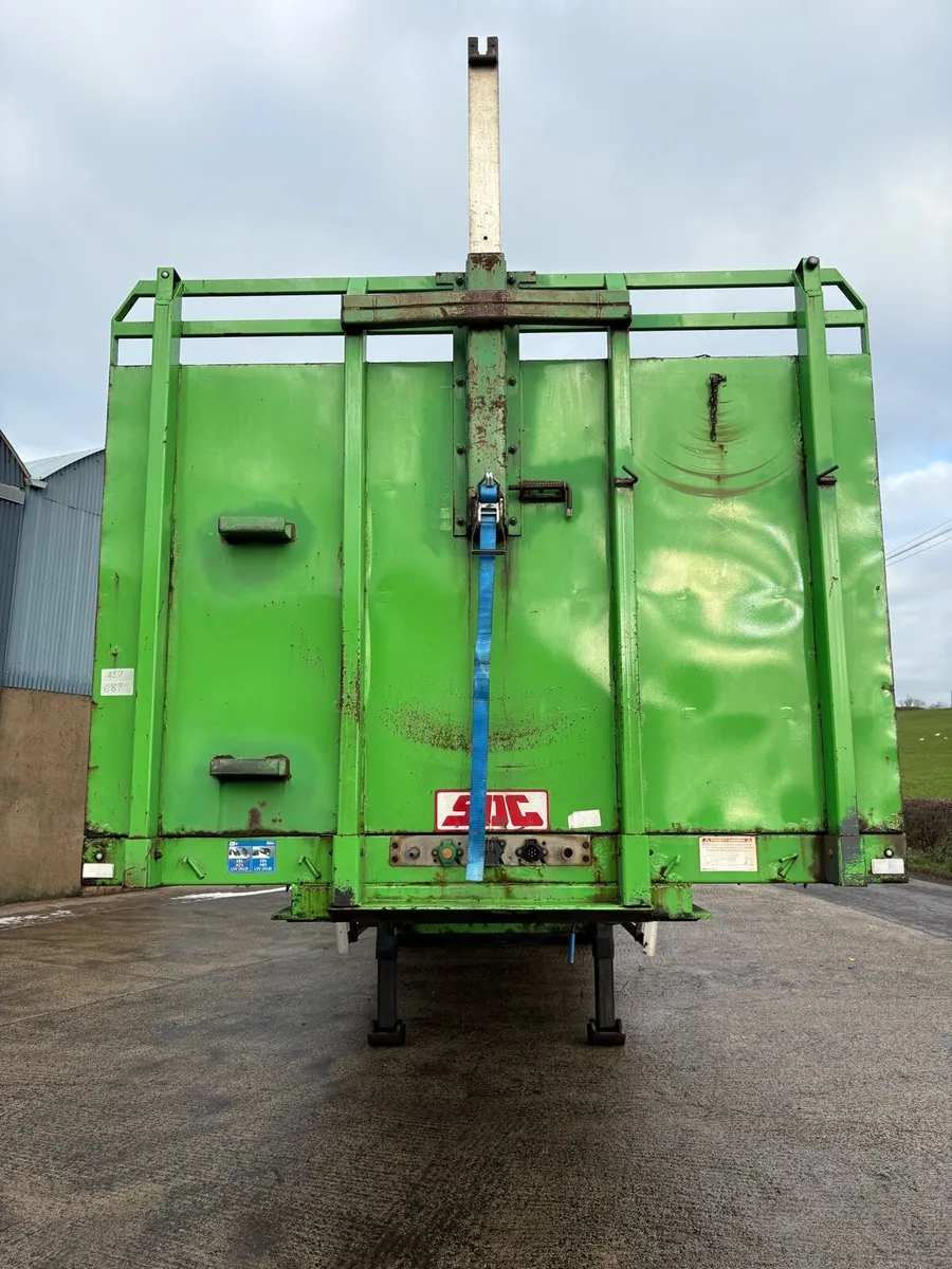 2016 SDC 13.6MT Triaxle Flatbed Moffett Trailer - Image 3