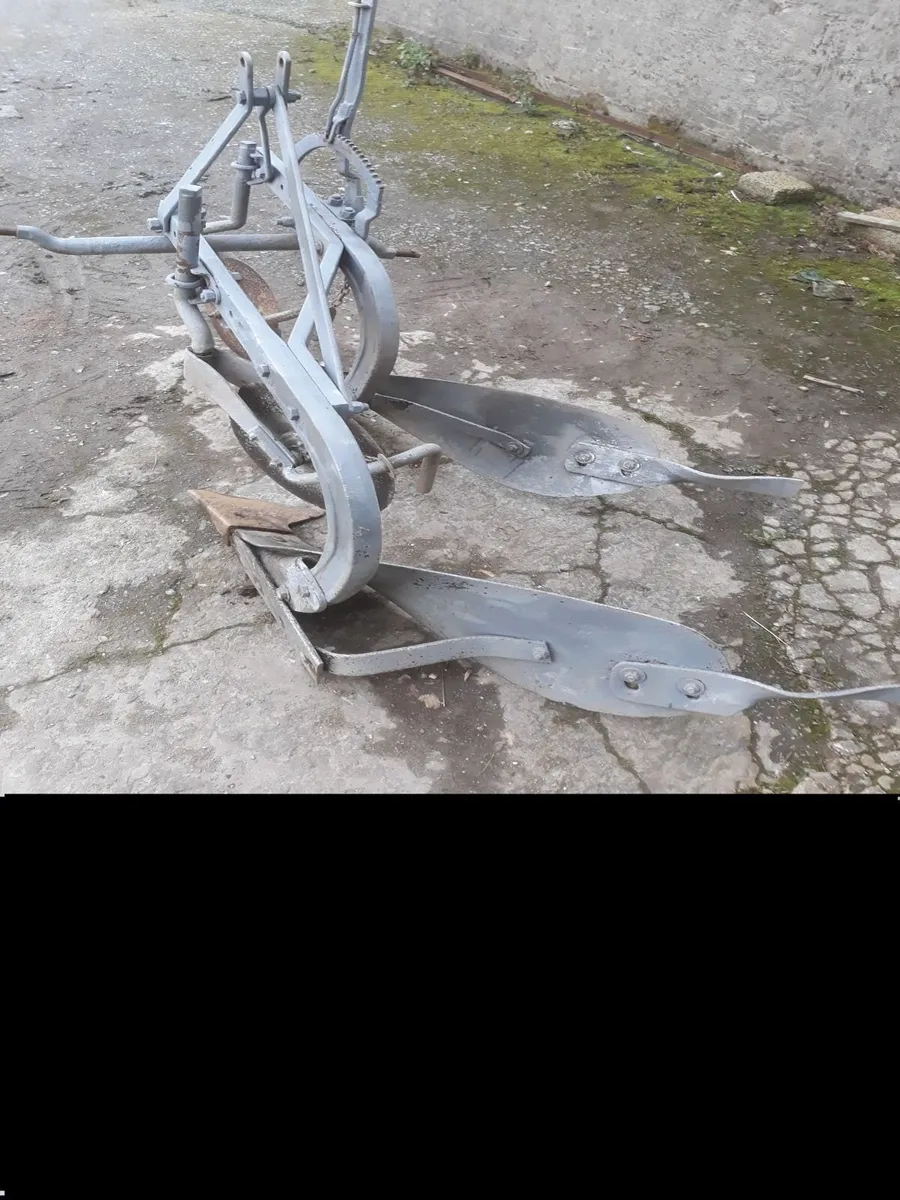 Ferguson two furrow plough - Image 4