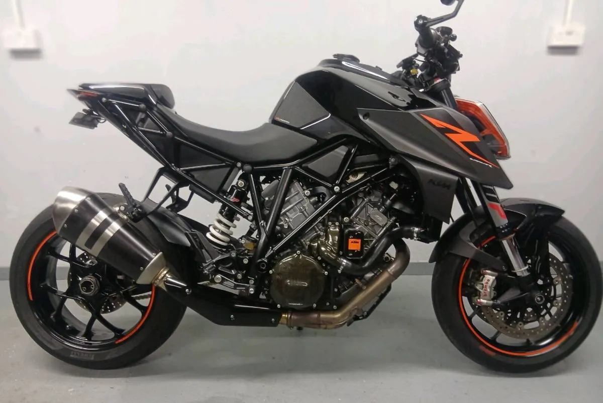 KTM 129O SUPERDUKE R - Image 2
