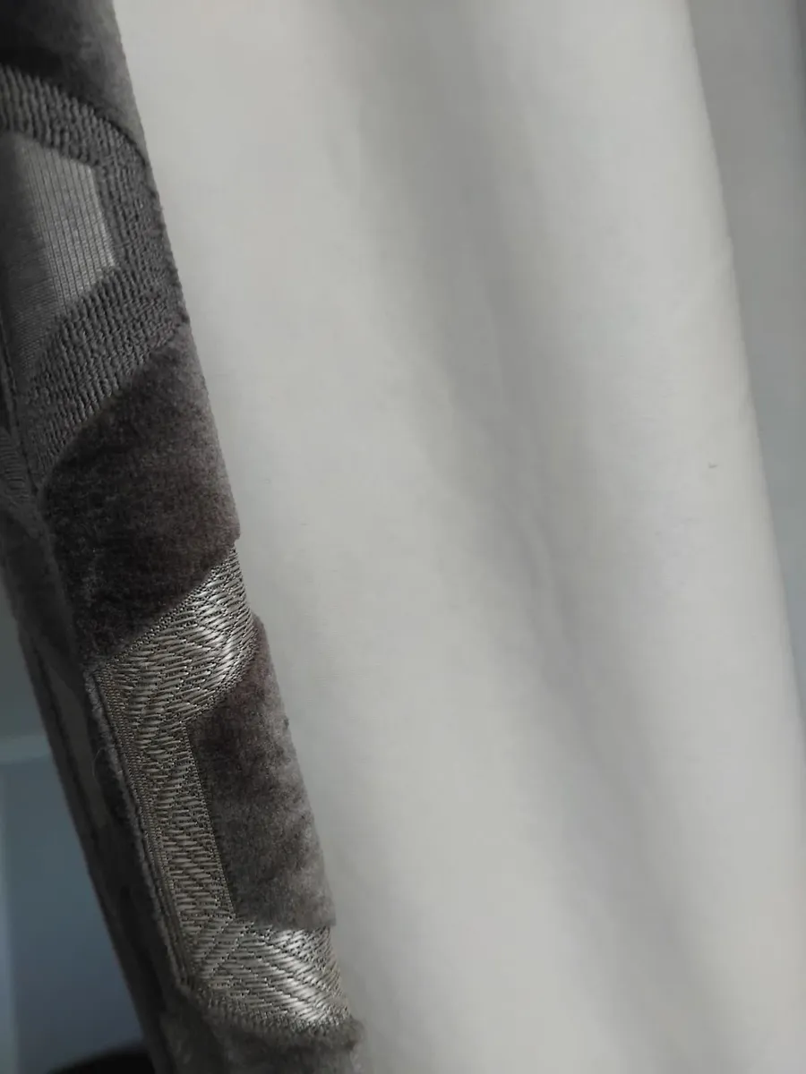 Curtains - Image 3