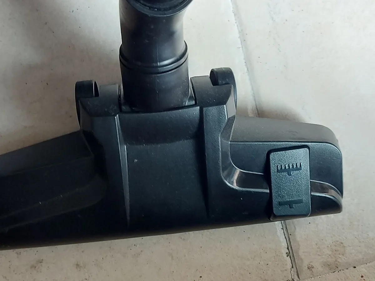 Morphy Richards Vacuum Cleaner, Model 980572 Black - Image 3