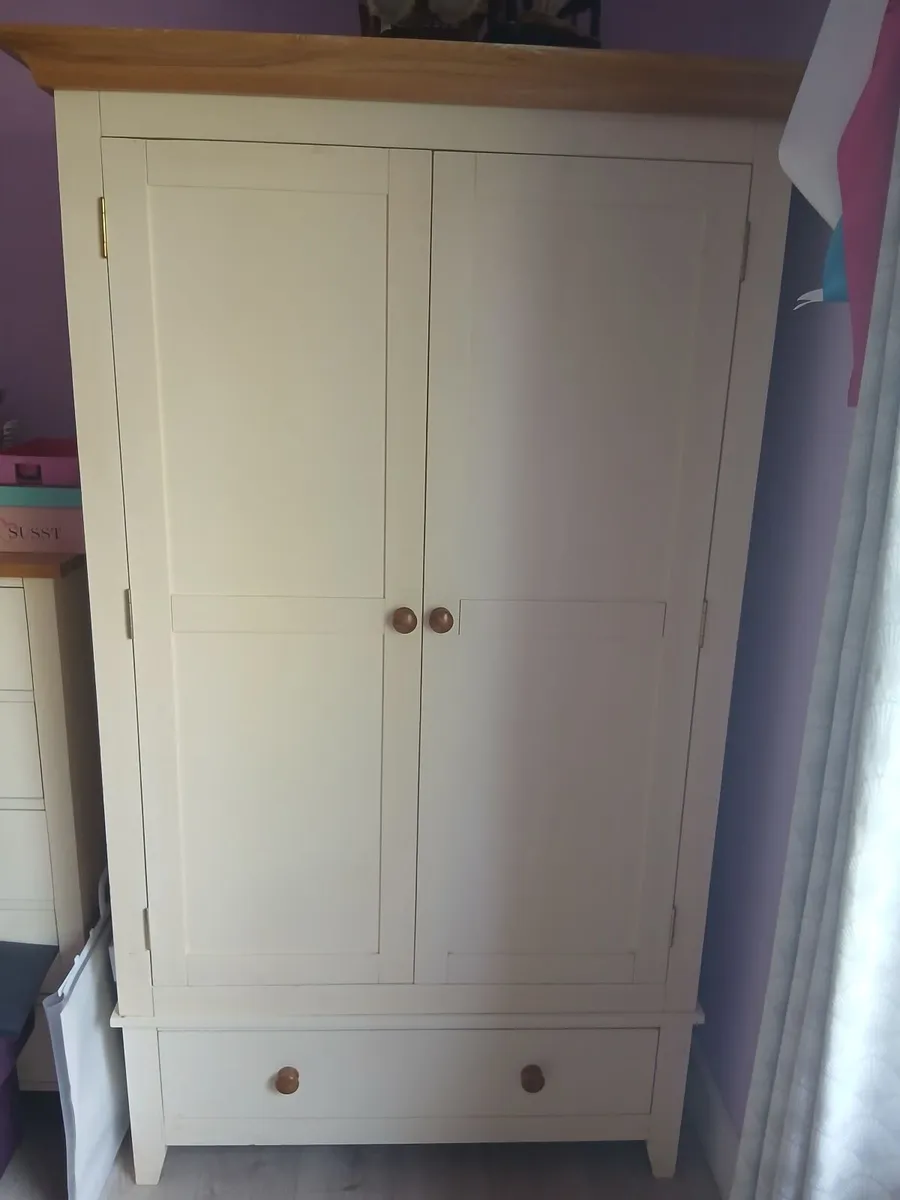 Bedroom furniture - Image 1