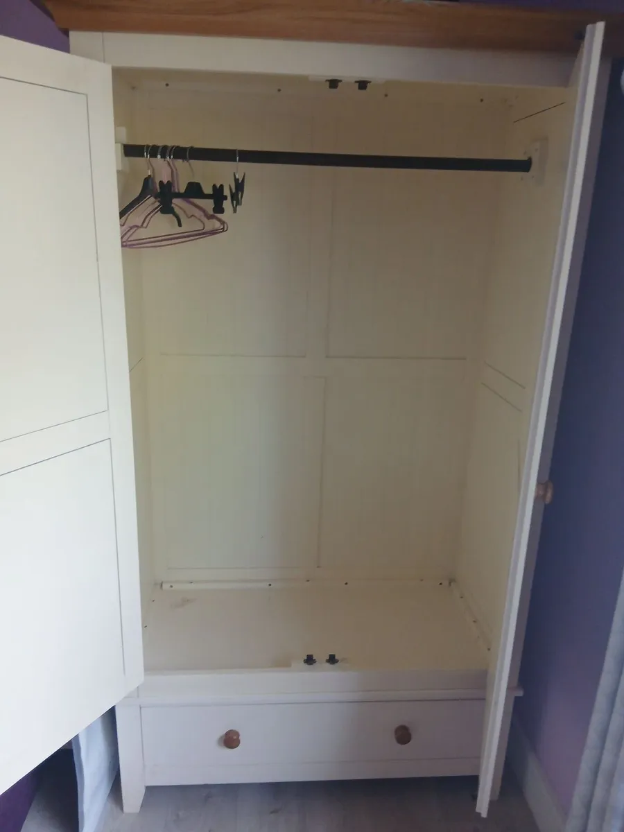 Bedroom furniture - Image 2