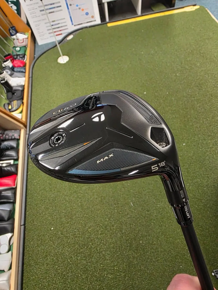 Like New Taylormade Qi4D Max 5 Wood - Image 2