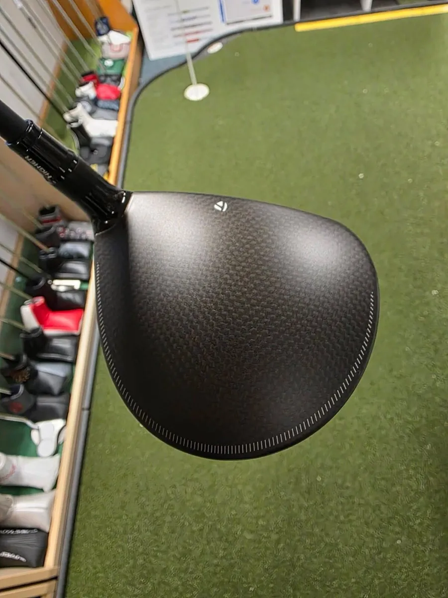 Like New Taylormade Qi4D Max 5 Wood - Image 3