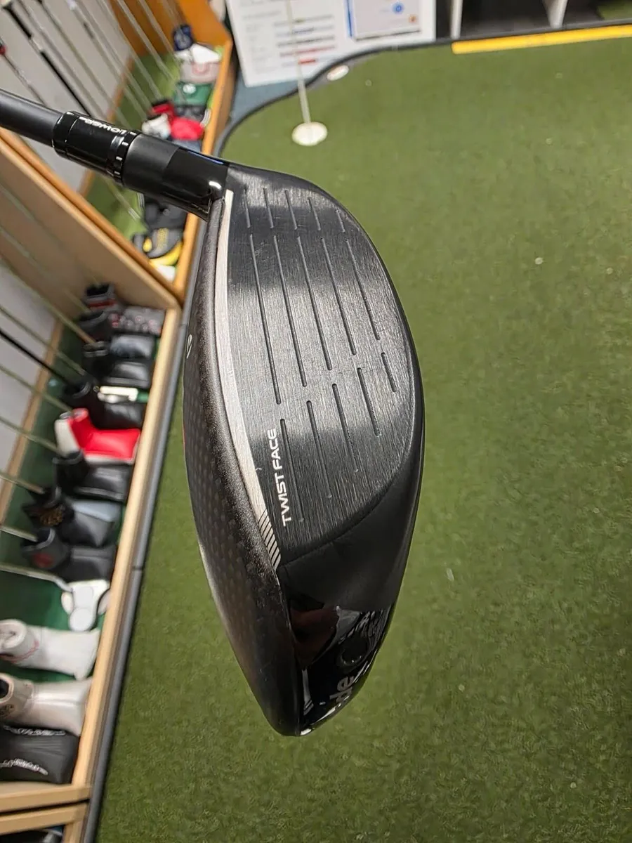 Like New Taylormade Qi4D Max 5 Wood - Image 4
